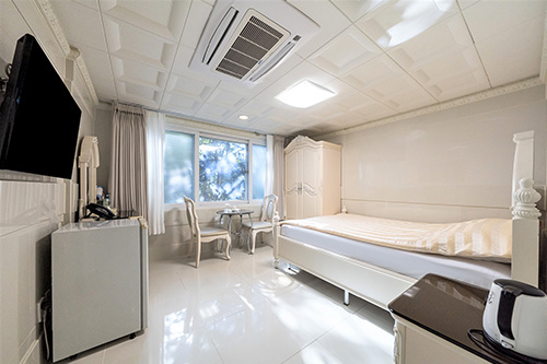 Byuljang hot spring hotel Double bed standard